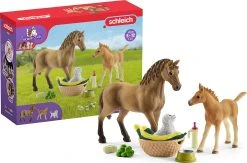 Schleich Horse Club 42432 Horse Club Sarahs Tierbaby-Pflege