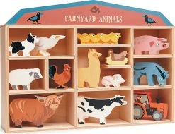 Tender Leaf Toys Bauernhoftiere, 13 Stück Im Holzdisplay